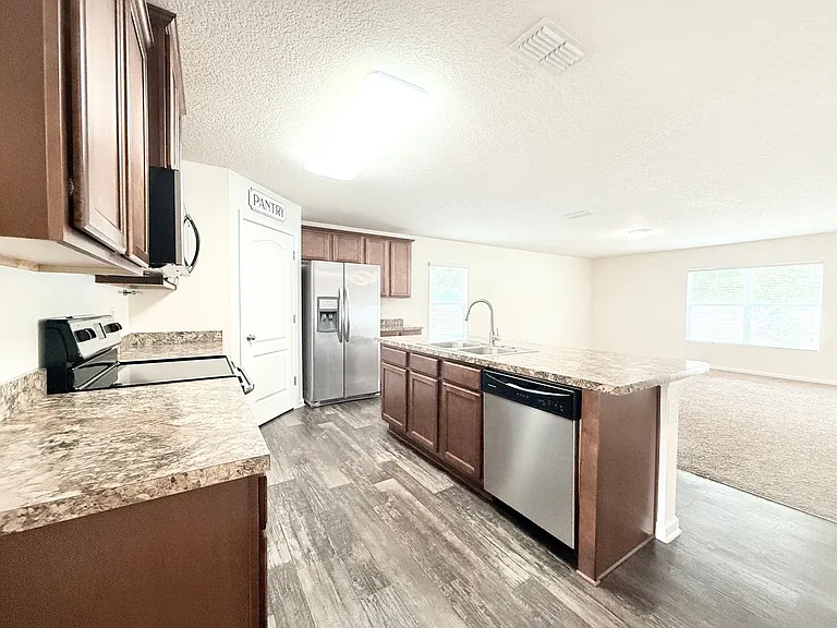 12306 Crossfield Dr — Photo 20
