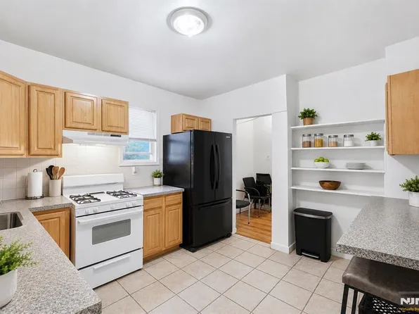 17 Highland Ter, Irvington, NJ 07111