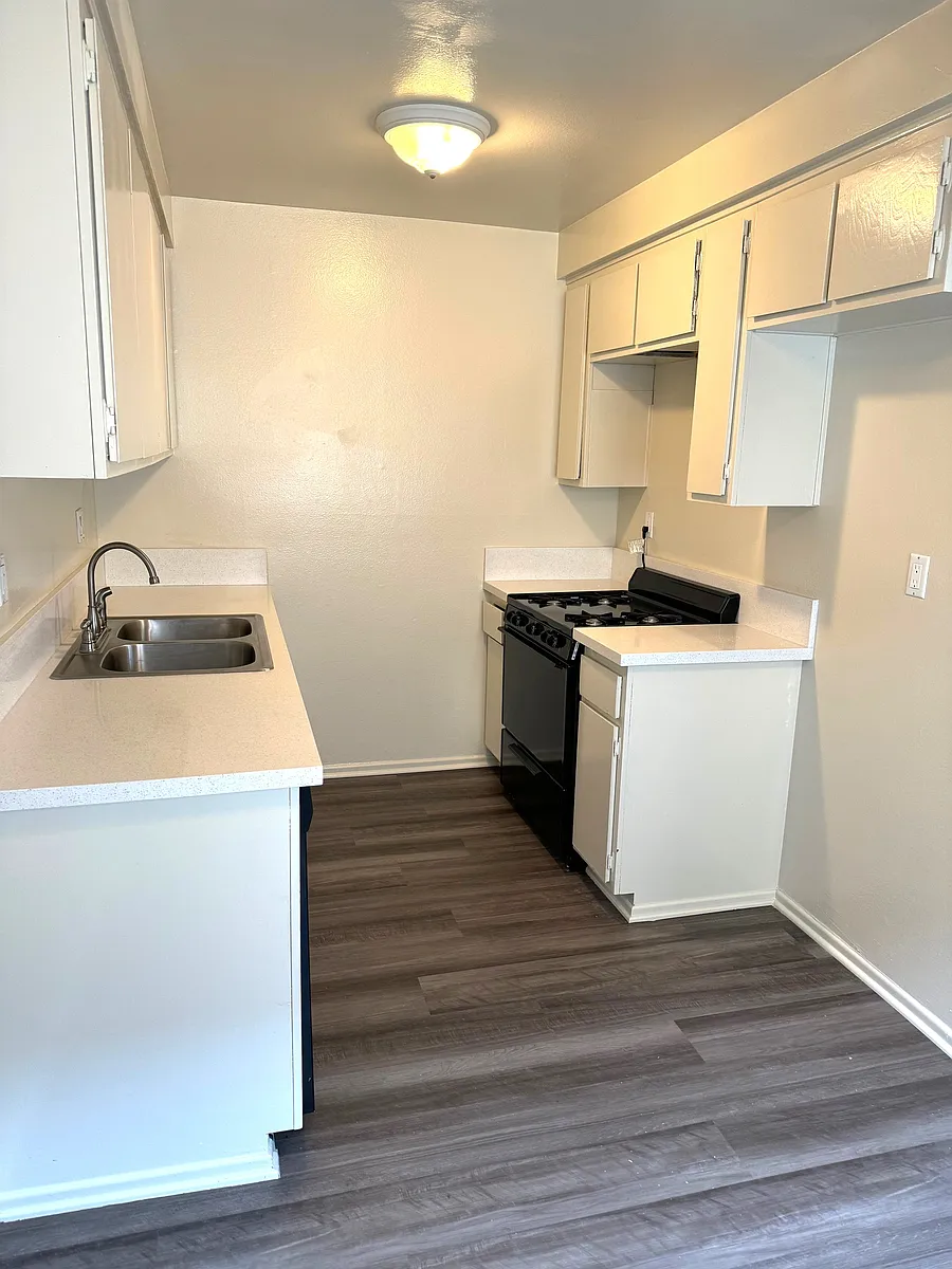 Building Photo - Villa Serena Apts