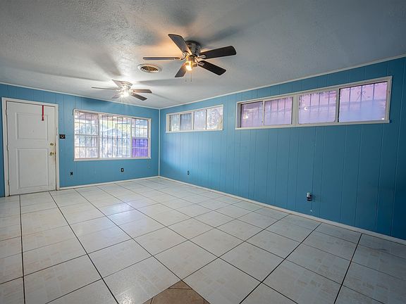 3rd image of 1010 E San Pedro St