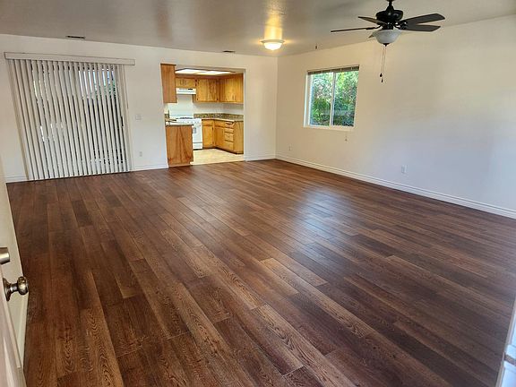 Spacious living room/dining area