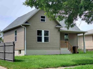 309 21st St NW, Minot, ND 58703
