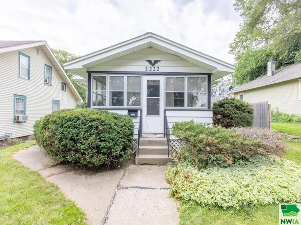 3222 4th Avenue Pl, Sioux City, IA 51106