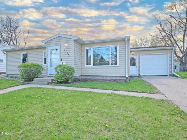 1113 4th St NW, Watertown, SD 57201