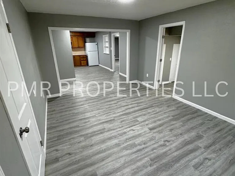 1804 NW Kingsbury Ave — Photo 2
