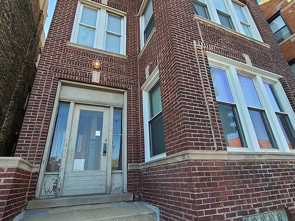 5th image of 2229 W Fullerton Ave #3