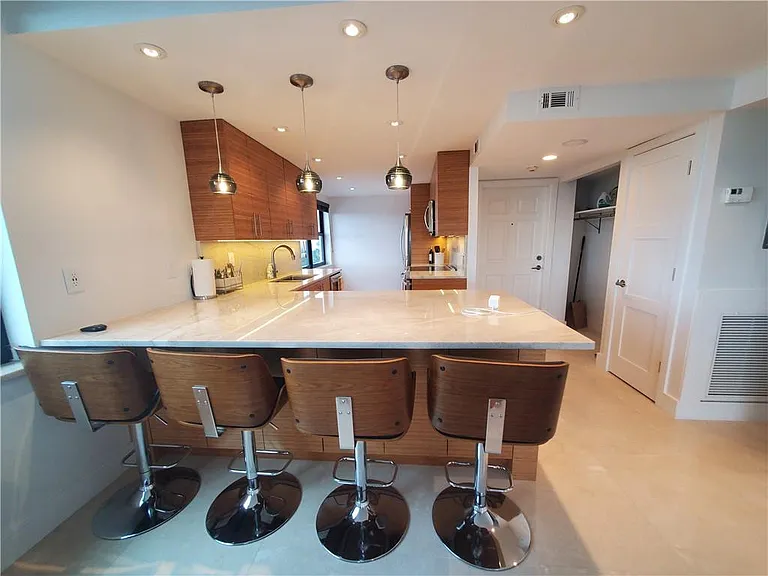 1401 N Riverside Dr #807 — Photo 15