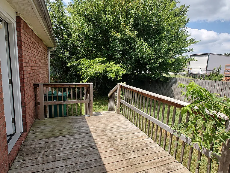 4096 Delmon Ln #B — Photo 10