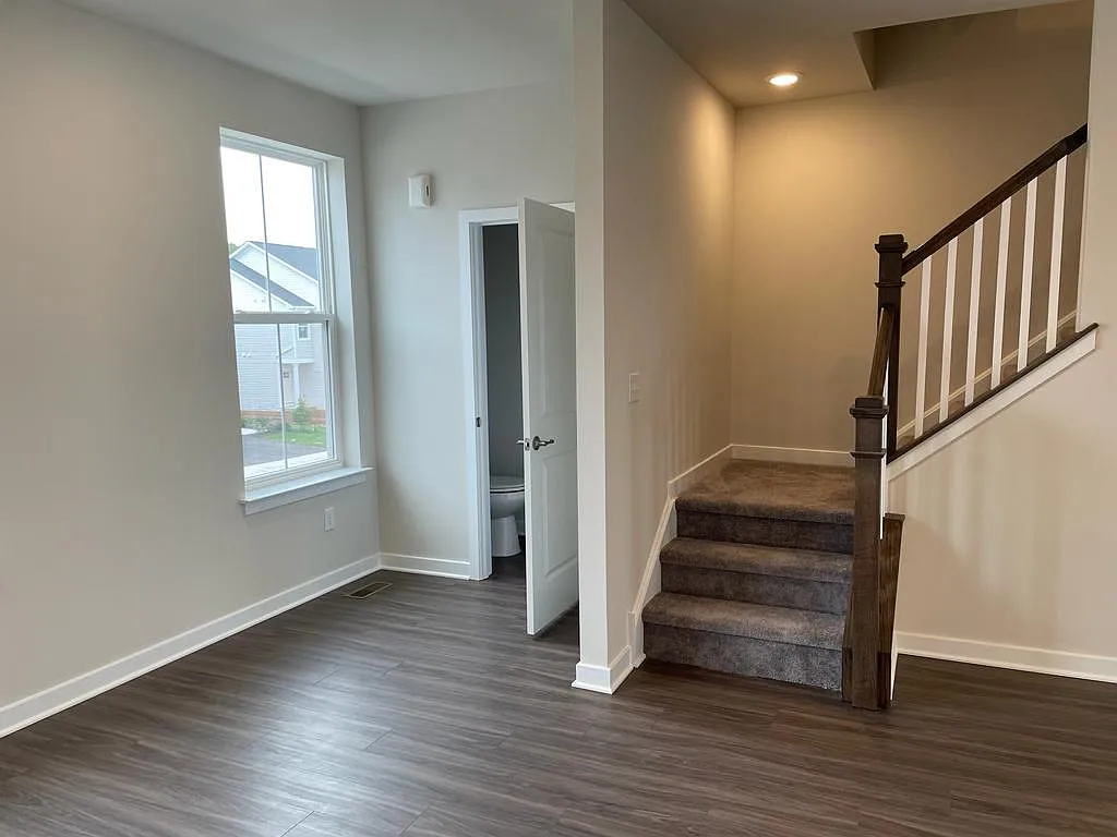 3 bed, 2076 sqft, $2,800 — Photo 2