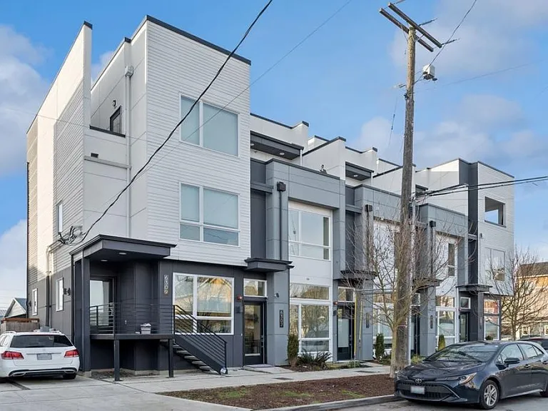 6307 34th Ave SW — Photo 2