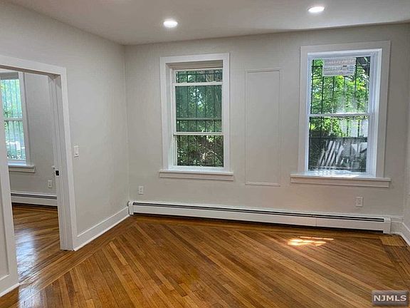 4th image of 66 Romaine Ave APT 7