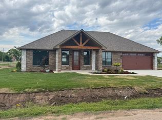 310 E Apache St, Medford, OK 73759