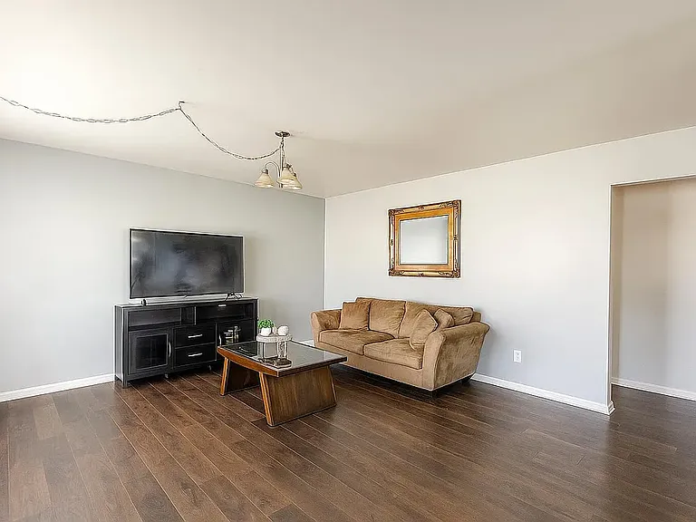 3844 Robinhood Ln — Photo 5