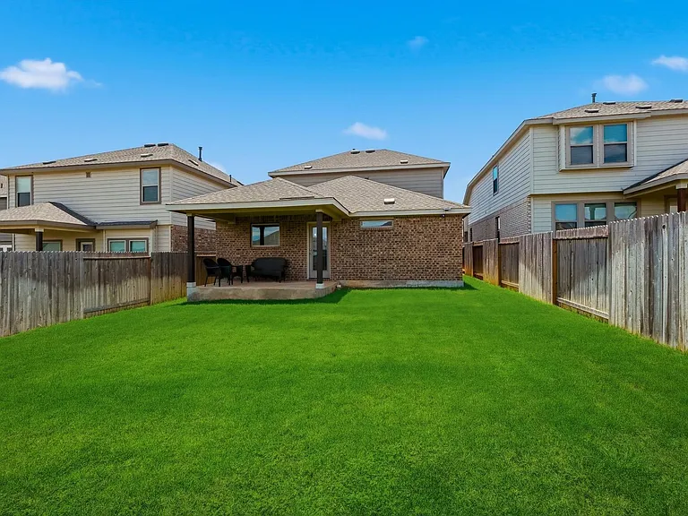 2046 Flametree Ave — Photo 28