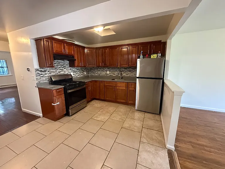 1004 Elder Ave #3 — Photo 3