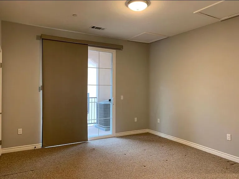 109 E McLean St — Photo 5