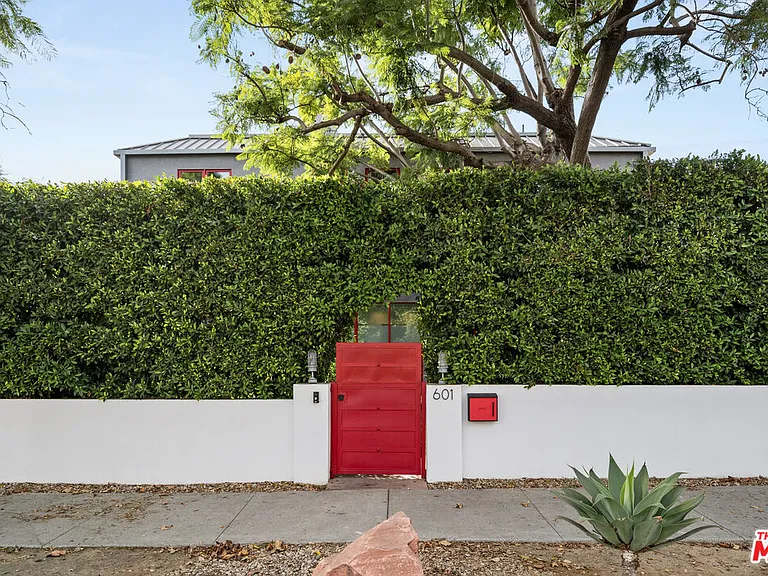 601 N Crescent Heights Blvd — Photo 4