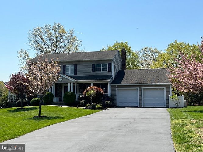 1st image of 14 Woodmere Dr