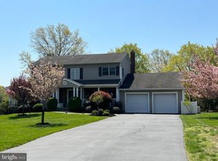 14 Woodmere Dr, Hillsborough, NJ 08844