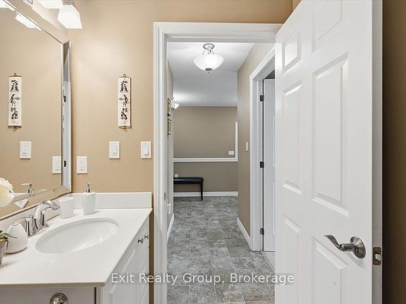 5th image of 267 Raglan St