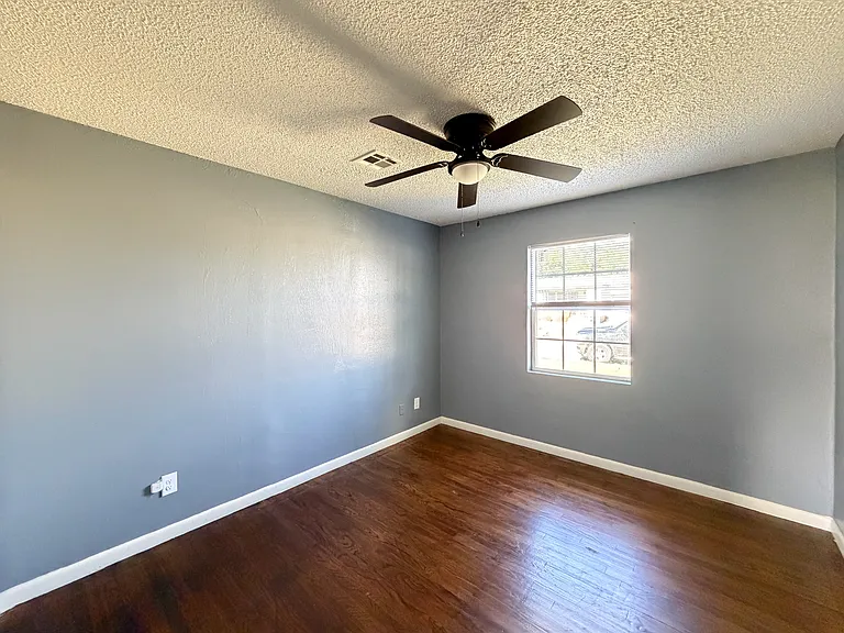 2907 NW 26th St — Photo 10