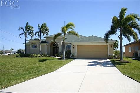 Welcome to 441 NW 37th Place.