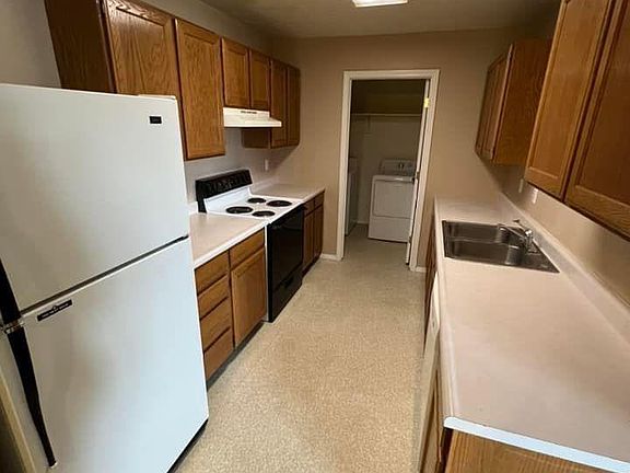 3rd image of 2140 Elizabeth Blvd #17D