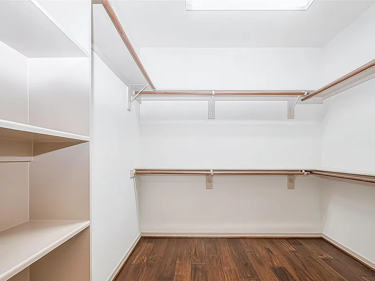 1522 Olive Park — Photo 35