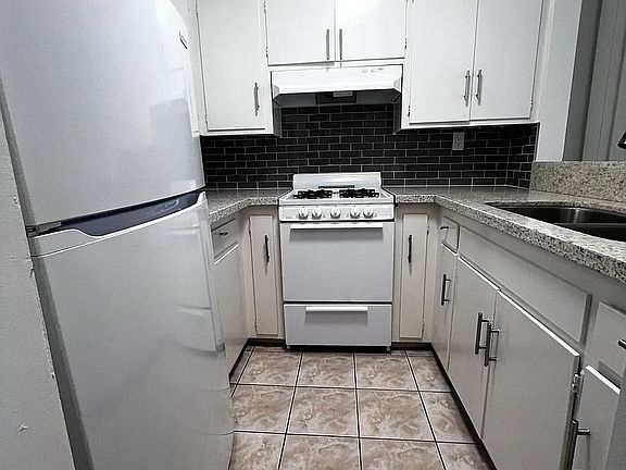 4th image of 4024 Emerald St #564a1e9b0