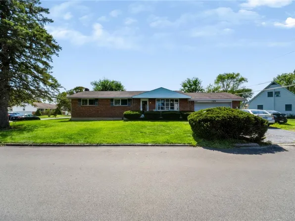 7438 Catalpa Dr, Macungie, PA 18062