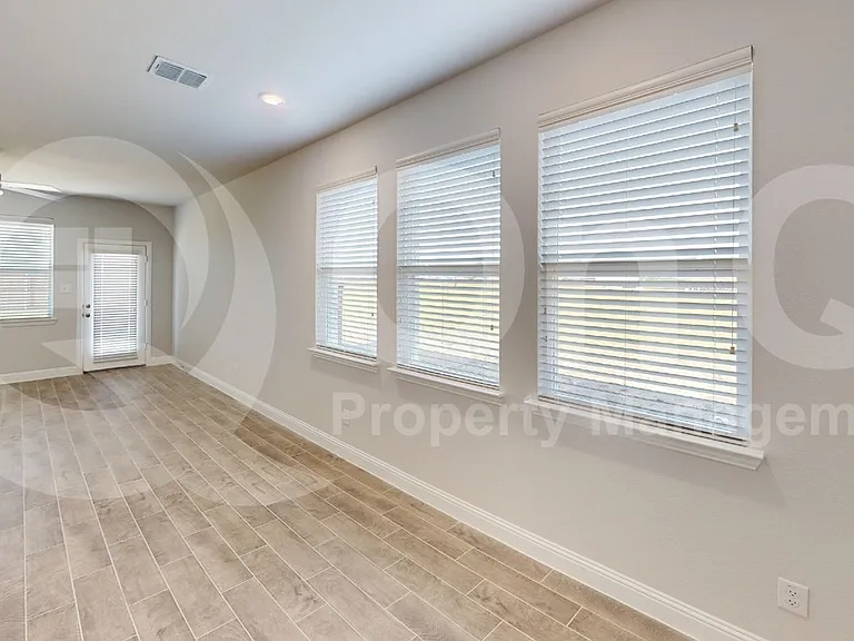 2503 Blue Oasis Ct — Photo 8
