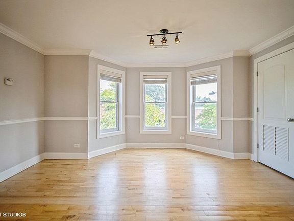 4th image of 6432 N Hermitage Ave APT 3W