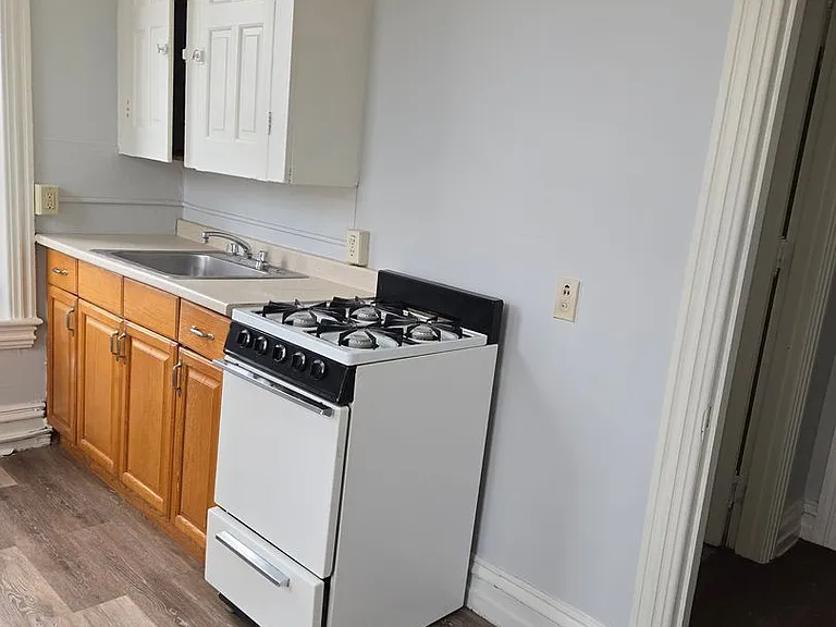 962 Hamilton St — Photo 1
