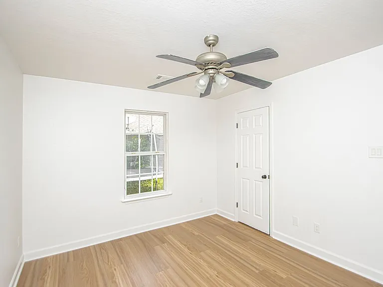 315 Autumn Dr — Photo 19