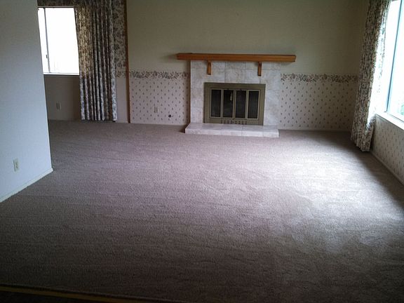 4th image of 2461 Bunting Ave