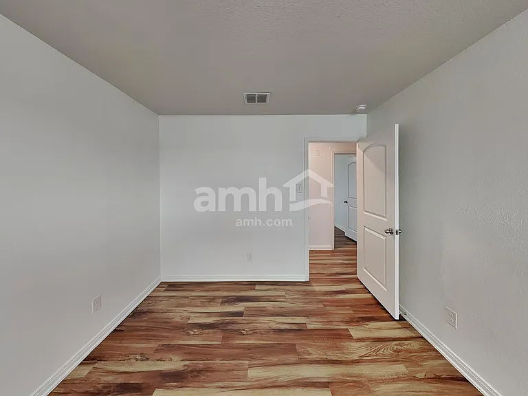 12250 Commander Dr — Photo 18