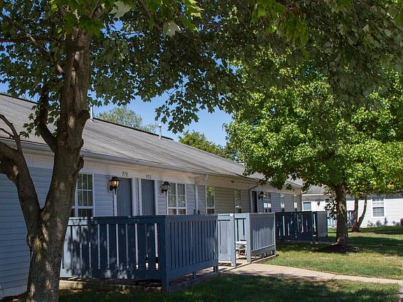 4th image of 1015 Village Green Ct #F6ad82f57