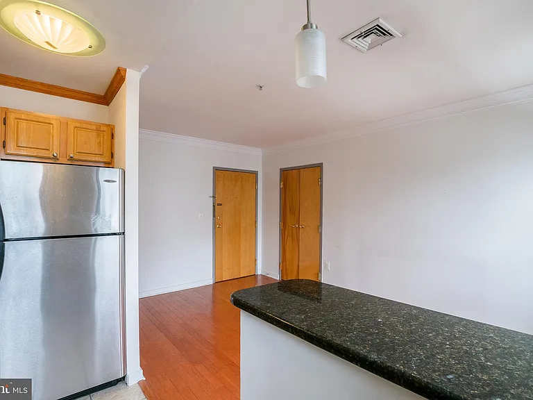 1939 Chestnut St #6B — Photo 5