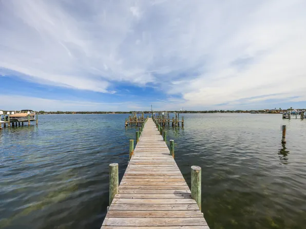 439 Waterway Ln, Fort Walton Beach, FL 32547