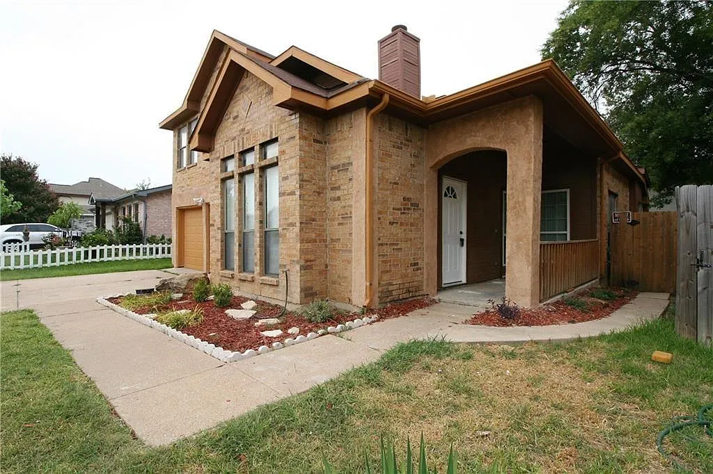 4 bed, 2.5 bath, 2086 sqft, $2,550 — Photo 3