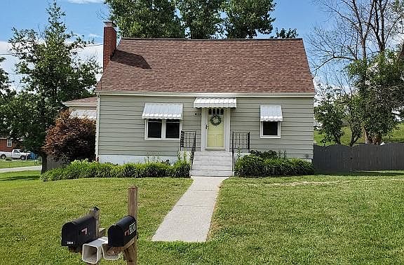 3rd image of 2804 Richard Ave NE