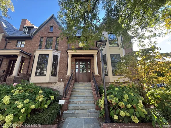 297 W Brown St, Birmingham, MI 48009
