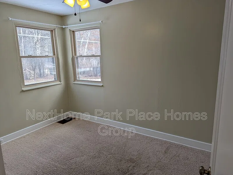 2 bed, 1.0 bath, 900 sqft, $1,100 — Photo 4
