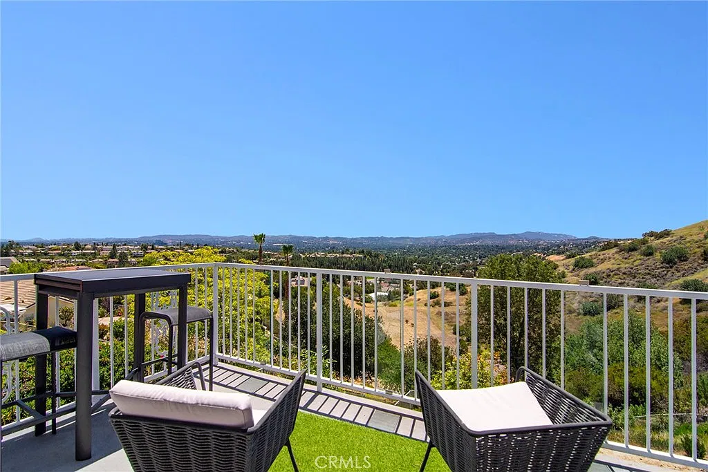 5 bed, 3085 sqft, $8,800 — Photo 4