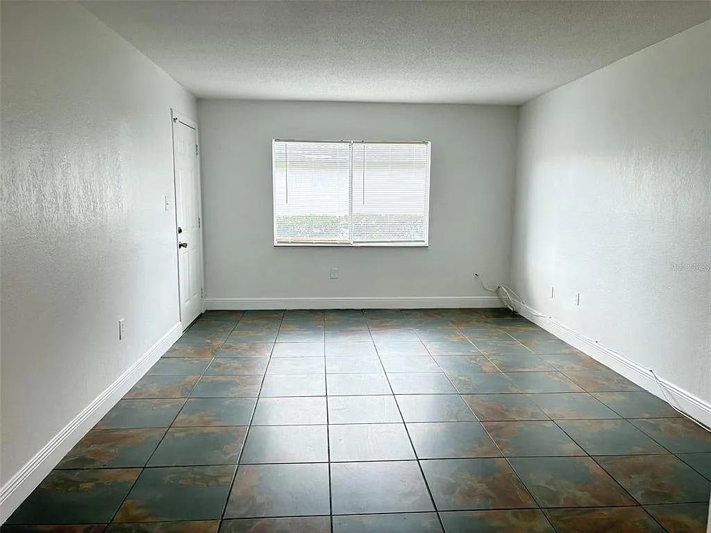 3 bed, 2.0 bath, 1302 sqft, $1,750 — Photo 4
