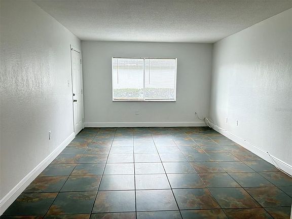 4th image of 1944 CONWAY ROAD #4