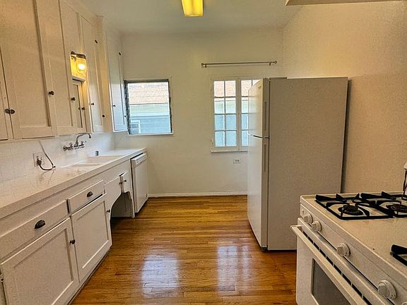 5th image of 210 S Doheny Dr APT 3