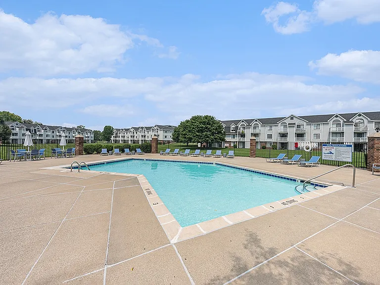 Gull Prairie/Gull Run Apartments and Townhomes — Photo 63