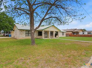 1052 E Weinert St, Seguin, TX 78155