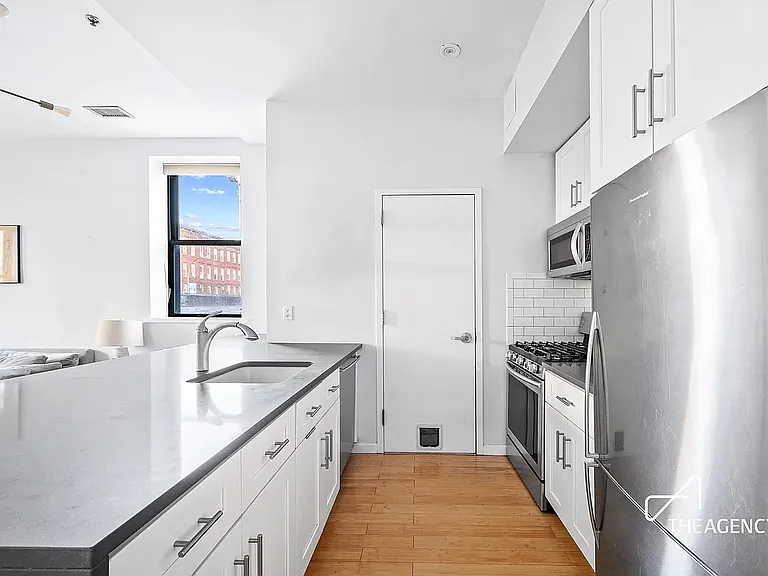 118 Greenpoint Ave #2D — Photo 4